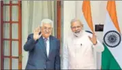  ?? AJAY AGGARWAL/HT PHOTO ?? Palestine’s President Mahmoud Abbas and Prime Minister Narendra Modi in New Delhi on Tuesday.