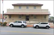  ?? NWA Democrat-Gazette/David Gottschalk ?? New awnings are visible on the Benton County Courthouse Annex in downtown Bentonvill­e. The work is part of the $3.1 million courthouse expansion. The county will spend $231,783 to repair the courthouse annex.