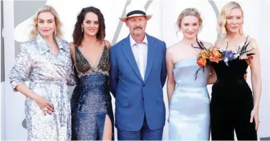  ?? ?? From left: Hoss, Noémie Merlant, Todd Field, Sophie Kauer and Blanchett in Venice.