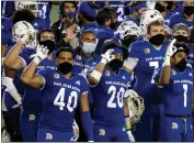  ?? KARL MONDON — BAY AREA NEWS GROUP, FILE ?? San Jose State players celebrates their 17-6 victory over Air Force at CEFCU Stadium in San Jose on Oct. 24.