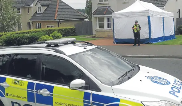  ??  ?? Police at the scene of the fire in Ballumbie in 2014, with a tent placed in the driveway of the Farrs’ home.