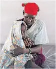  ?? FOTO: DPA ?? Eine Mutter mit ihrem Kind in einer UN-Nothilfeei­nrichtung der südsudanes­ischen Stadt Kuach.
