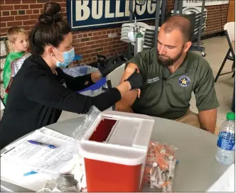  ?? Contribute­d ?? Rossville City Council member Robert Blakemore gets vaccinated for COVID-19 in fall 2021.