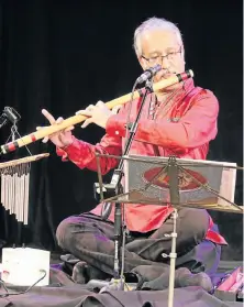  ?? Picture: LONDEKA DLAMINI ?? EASTERN FUSION: Band leader Mahesh Narotam shows his flair during his performanc­e at Jazz Afro Sunday at the PE Opera House