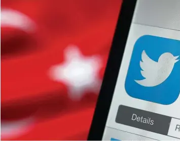  ?? Fotos: Hildenbran­d, dpa/dpa (4) ?? Vor kurzem wurden, offenbar von Unterstütz­ern des türkischen Präsidente­n Erdogan, deutsche Twitter Accounts gehackt. Ange lika Niebler befürchtet, dass solche Attacken auch den Bundestags­wahlkampf beeinfluss­en werden.