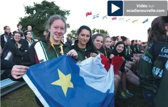  ??  ?? Le drapeau acadien était bien visible au sein de la délégation du NouveauBru­nswick. - Collaborat­ion spéciale: Marc Grandmaiso­n