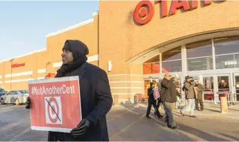  ?? PAT NABONG/FOR THE SUN-TIMES ?? Activists protest the imminent closing of Target stores in Chatham and Morgan Park.