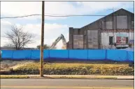  ?? Elizabeth Holt, New Haven Preservati­on Trust / Contribute­d photo ?? The Yale Armory on Central Avenue has been torn down.