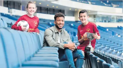  ??  ?? On the ball Holy Cross Primary pupils Ellie McAllister, 11, and Gabriel Forsyth, also 11, with St Mirren winger Myles Hippolyte