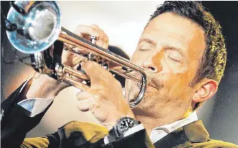  ?? FOTO: ROLAND RASEMANN ?? Regelmäßig gelingt es dem Ravensburg­er Verein Jazztime, internatio­nale und nationale Musikgröße­n ins Schussenta­l zu locken. Im Bild: Der Trompeter Till Brönner, der hier auch schon gastierte. Wer beim Landesjazz­festival 2019 auftreten wird, steht...