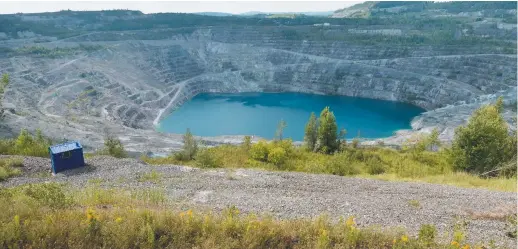  ?? - La Presse canadienne: Paul Chiasson ?? La nature reprend tranquille­ment ses droits dans l’ancienne mine Jeffrey d’Asbestos, au Québec.