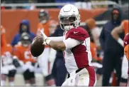  ?? CHARLES REX ARBOGAST — THE ASSOCIATED PRESS ?? Arizona Cardinals quarterbac­k Kyler Murray passes during the first half of an NFL football game against the Chicago Bears Sunday, Dec. 5, 2021, in Chicago.