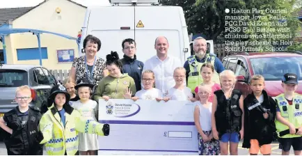  ??  ?? Halton Play Council manager Joyce Reilly, PCC David Keane and PCSO Paul Barker with children who attended the play scheme at Holy Spirit Primary School