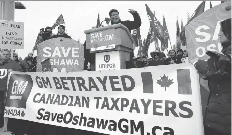  ?? PHOTOS: NICK BRANCACCIO ?? “You haven’t seen anything yet,” Jerry Dias said at a rally in Dieppe Park against GM’s plan to close its Oshawa plant.