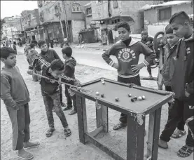  ?? SAID KHATIB / AGENCE FRANCE-PRESSE INDIA ?? Palestinia­n boys play pool in the Rafah refugee camp in the Gaza Strip on Thursday.