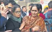  ?? SONU MEHTA/HT PHOTO ?? The victim’s mother, Asha Devi, outside the Patiala House courts in New Delhi.