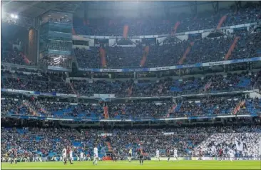  ??  ?? MEDIA ENTRADA. Así lucían las gradas del Bernabéu durante el Real Madrid-Rayo del sábado.