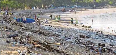  ?? REUTERS PIC ?? Tourists often complain about Bali’s mounting rubbish on its beaches.