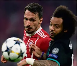  ?? (Photo AFP) ?? Auteur du but égalisateu­r, Marcelo la face de cette demi-finale aller. (ici, à la lutte avec Mats Hummels) a changé