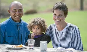  ?? JOHN BISSET/STUFF ?? Naveed Singh with daughter Robyn, 4, and wife Ellen van der Velden.