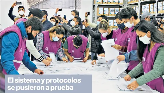  ?? Eduardo terán / el comercio ?? • El centro de procesamie­nto de resultados de Pichincha funcionará con 200 digitadore­s, en un galpón.