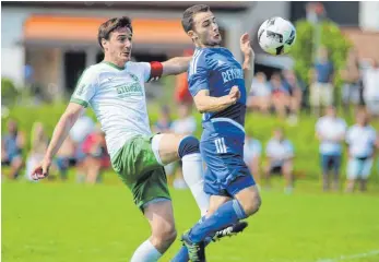  ?? ARCHIVFOTO: JOSEF KOPF ?? Die SG Kißlegg (links Tobias Krug) durfte sich in dieser Saison sogar schon im Verbandspo­kal versuchen. Gegen den FV Ravensburg gab es aber ein 0:5.