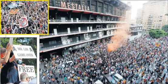  ??  ?? La manifestac­ión, a la que acudieron miles de aficionado­s con pancartas de protesta, acabó con la lectura de dos proclamas en la fachada principal de Mestalla.