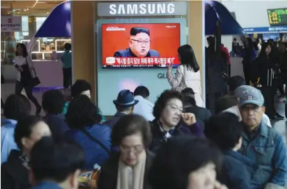  ?? Agence France-presse ?? People watch a television news showing a file footage of Kim Jong Un at a railway station in Seoul on Saturday.