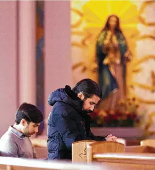  ?? Jason Fochtman / Staff photograph­er ?? Ash Wednesday marks the beginning of Lent, a 40-day period of fasting, reflection and repentance observed by Catholics.