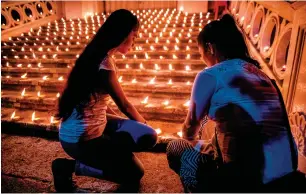  ?? AFP ?? Mourners light candles during a vigil in memory of the terror victims in Colombo on Sunday, a week after a series of bomb blasts targeting churches and luxury hotels on Easter Sunday. —