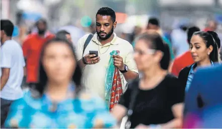  ?? GABRIELA BILO / ESTADÃO ?? Divisão. Classes A e B no Brasil têm conexão digna de Islândia e Reino Unido, mas classes D e E estão próximas ao Quênia