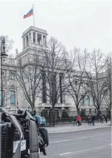  ?? FOTO: DPA ?? Russische Botschaft in Berlin: Der Salisbury-Anschlag weitet sich zur ernsten Krise aus.