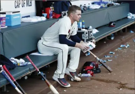  ?? JOHN BAZEMORE — THE ASSOCIATED PRESS ?? Braves starting pitcher Sean Newcomb sits on bench after losing his bid for a no-hitter in the ninth inning against Dodgers on Sunday in Atlanta.