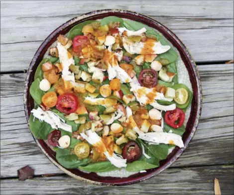  ?? MELISSA D’ARABIAN VIA AP ?? A green salad with roasted apple and pumpkin vinaigrett­e