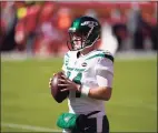  ?? Jeff Roberson / Associated Press ?? Jets quarterbac­k Sam Darnold is on track to start Sunday against the Dolphins.