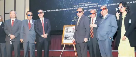  ??  ?? Abang Johari (fourth right), Zaidi (third le ) and other dignitarie­s in their 3D glasses which they use to view the 3D image of the Sarawak Museum Campus on stage. — Photo by Chimon Upon