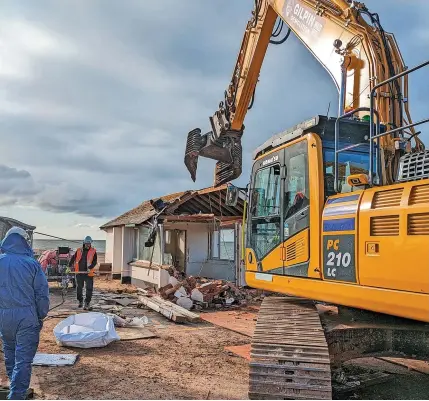  ?? NCI ?? One of the National Coastwatch Institutio­n buildings in Exmouth had to be demolished after recent storm damage