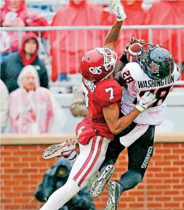  ?? [PHOTO BY NATE BILLINGS, THE OKLAHOMAN] ?? Oklahoma State’s James Washington makes a catch against Oklahoma’s Jordan Thomas during the Sooners’ 38-20 Bedlam victory on Dec. 3 in Norman.