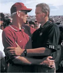  ?? AP FILE PHOTO ?? Texas A&M coach R.C. Slocum, left, congratula­tes Notre Dame coach Bob Davie on his Sept. 2, 2000, win in South Bend, Ind. Davie credits much of his success to Slocum.