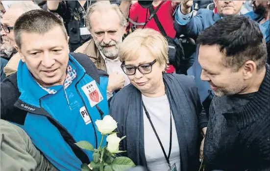  ?? WOJTEK RADWANSKI / AFP ?? La presidenta del Tribunal Supremo, Malgorzata Gersdorf, llegando ayer a la sede del Tribunal Supremo enVarsovia