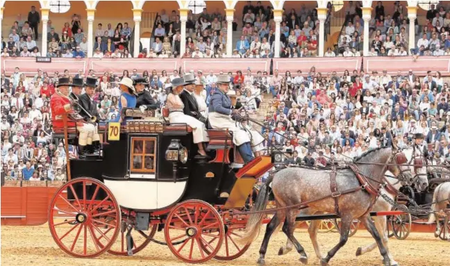  ?? // MANUEL GÓMEZ ?? Uno de los enganches participan­tes en la última exhibición que se celebró en la plaza de toros en 2019