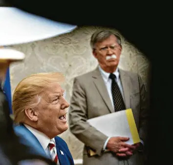  ?? Foto: Harrer, Imago Images ?? Ex-Sicherheit­sberater John Bolton, Präsident Donald Trump: „Monster-Scoop“der New York Times.