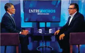  ?? ?? DIÁLOGO.
El periodista René Delgado y el experto Eduardo Guerrero, en entrevista.