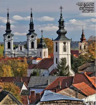  ??  ?? Sremski Karlovci, gradić smešten na obroncima
Fruške gore