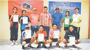  ??  ?? TINGKAT KEMAHIRAN: Joselly (empat kiri), Watson dan yang lainnya bersama atlet SMK Trusan menyertai Klinik Olahraga.