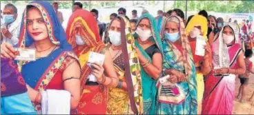  ??  ?? Women voters wait for their turn to cast vote at a polling booth in Barabanki on Monday.