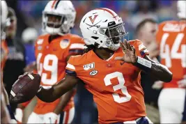  ?? BRYNN ANDERSON — THE ASSOCIATED PRESS ?? Virginia quarterbac­k Bryce Perkins (3) catches the ball before the Orange Bowl NCAA college football game against Florida, Monday in Miami Gardens, Fla.