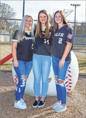  ?? Steven Eckhoff ?? RN-T All-Area Player of the Year Morgan Willingham poses for a picture between Co-Pitchers of the Year Chloe Jones (left) and Abby Jacobs (right).