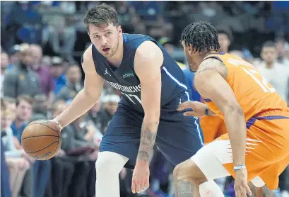  ?? I
AFP ?? Doncic dominando la situación ante los Suns, el equipo de mejor récord en la serie regular.