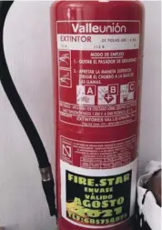  ??  ?? Bogus inspector sticker placed on MABS extinguish­er